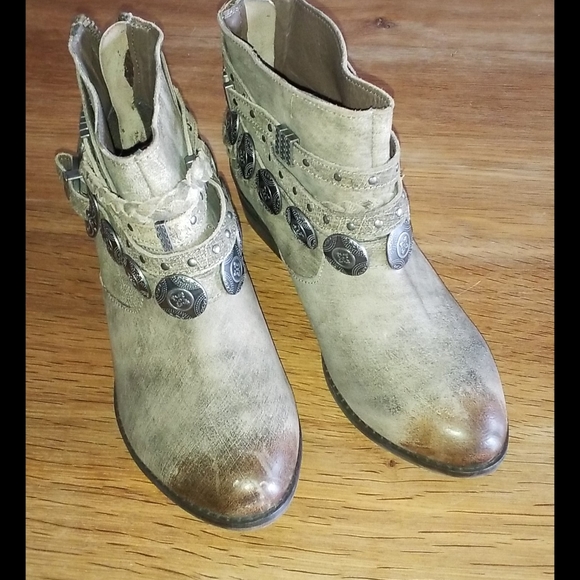 Naughty monkey leather heeled boots - Picture 2 of 6